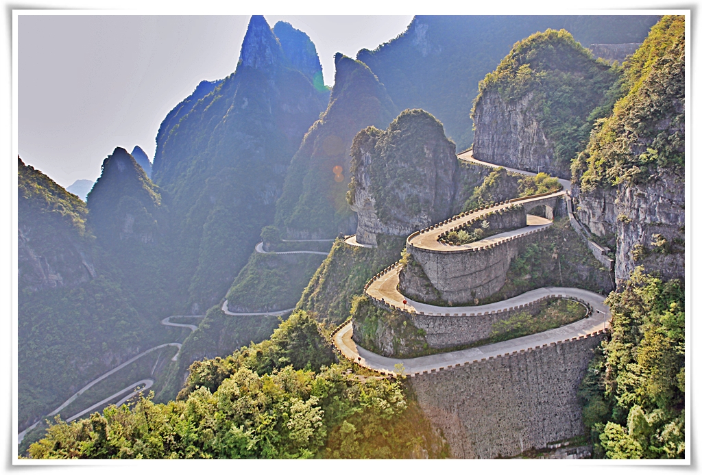 ทัวร์จีน Spring in Zhangjiajie 6 วัน 5 คืน  หุบเขาอวตารฮัลเลย์ลูย่า เมืองโบราณเฟิ่งหวง